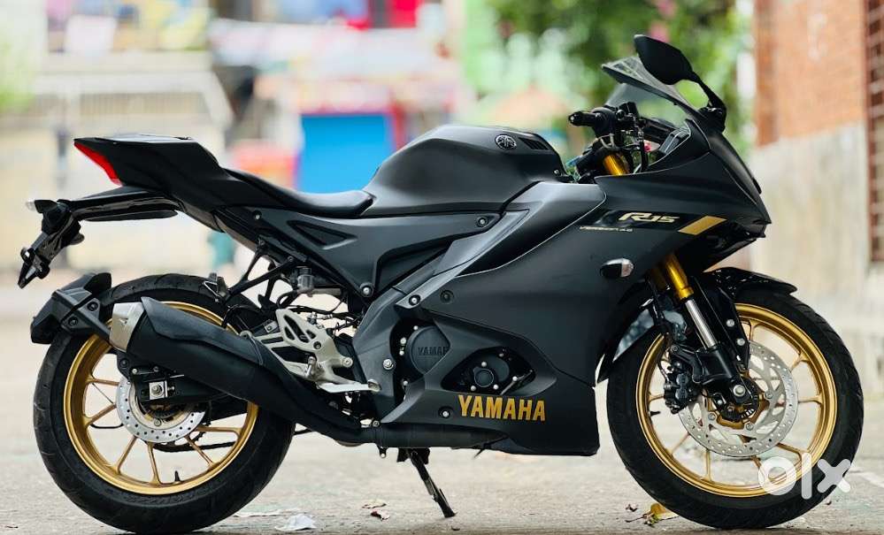 Matte Black Gold R15 Gold Edition Bike R15s Yamaha R15 Flat Seat
