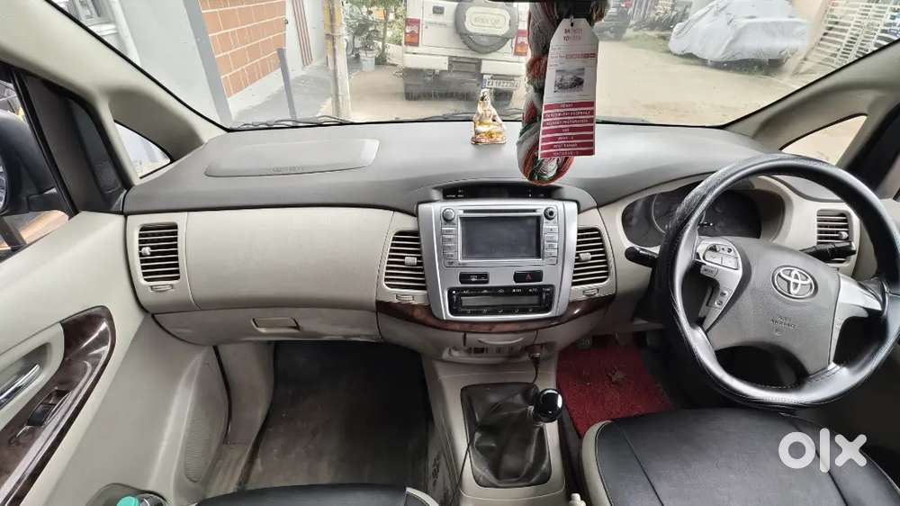 Toyota Innova 2.5 V 7 2012