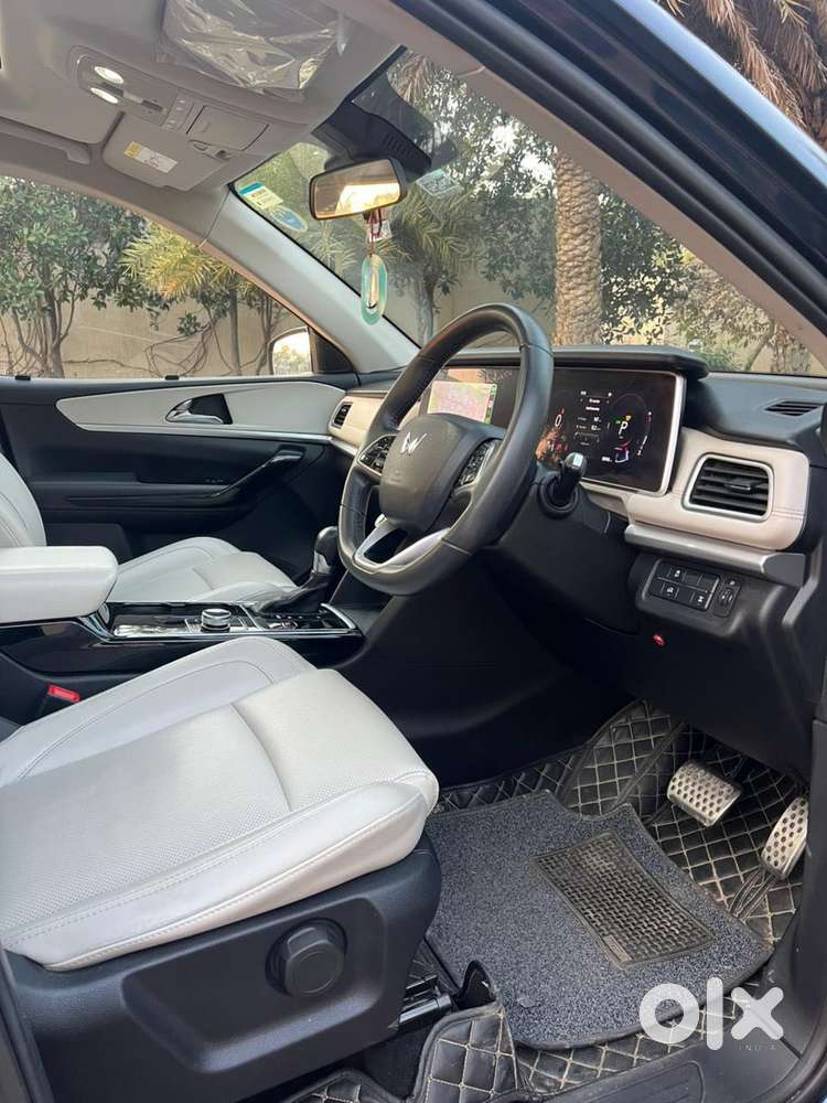 Mahindra Xuv700 2.2 Ax 7 Diesel At Str, 2023, Diesel