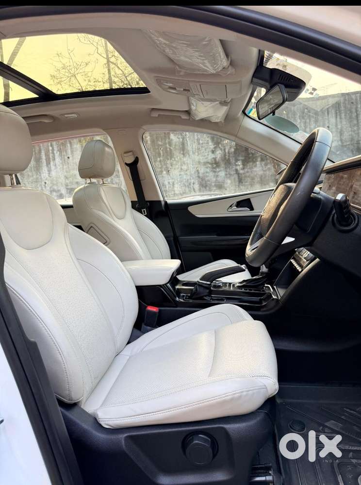 Mahindra Xuv700 2.2 Ax 7 Diesel At Luxury Pack Str, 2023, Diesel