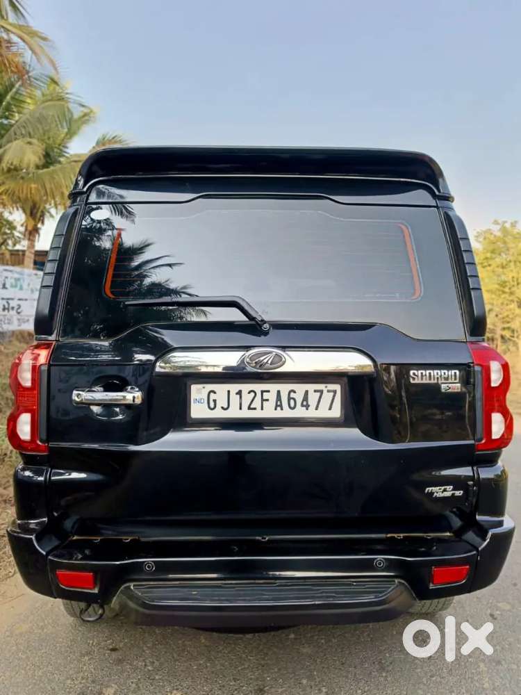 Mahindra Scorpio S11