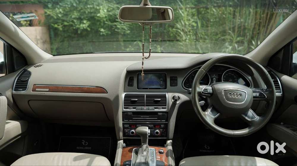 Well Maintained White Audi Q7.