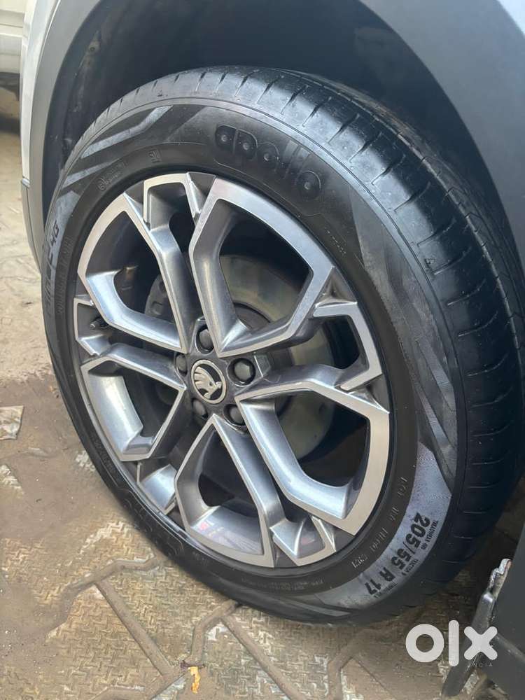Skoda Kushaq 1.0 Tsi Style At (6 Airbags), 2021, Petrol
