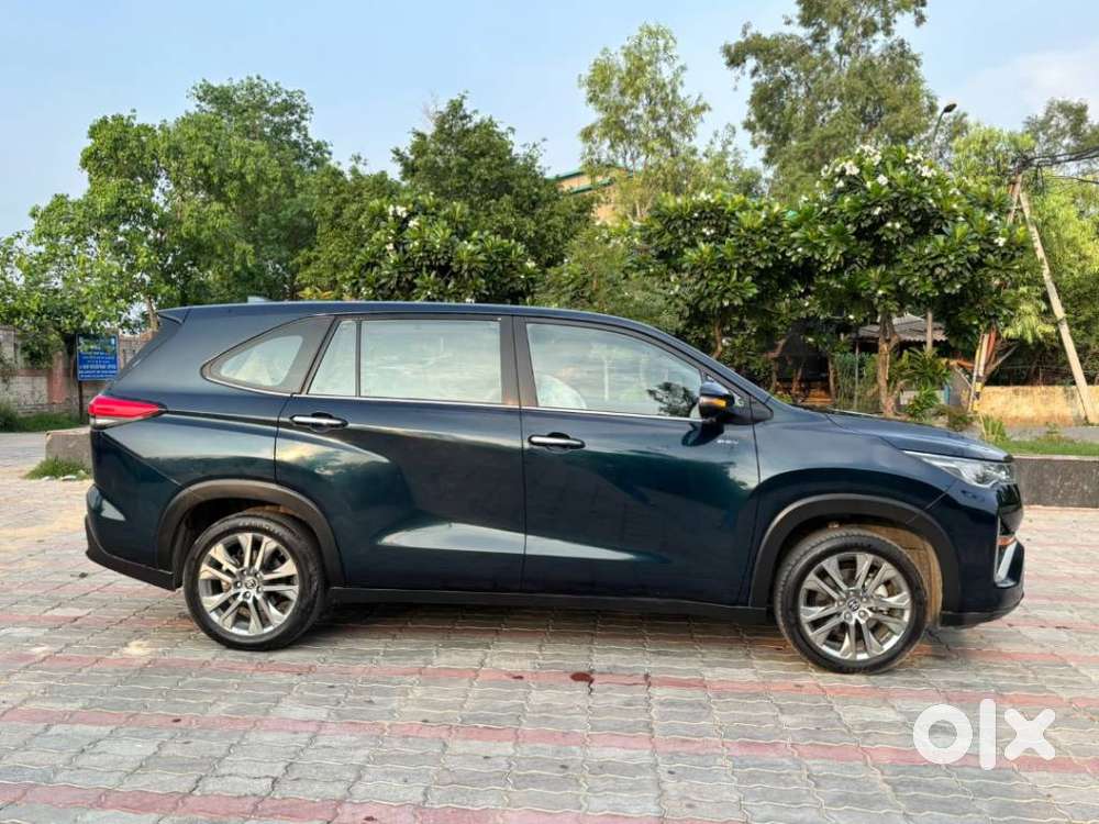 Toyota Innova Hycross 2.0 Zx (o) Hybrid 7 Str, 2025, Petrol