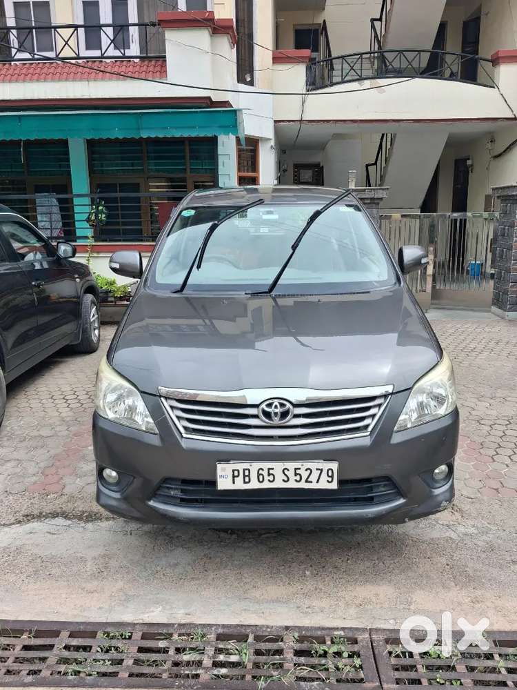 Toyota Innova 2012 Diesel Well Maintained
