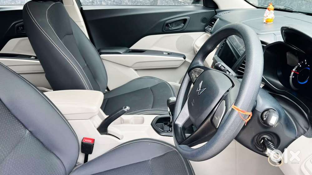 Mahindra Xuv300 1.2 W6 Amt Petrol, 2023, Petrol