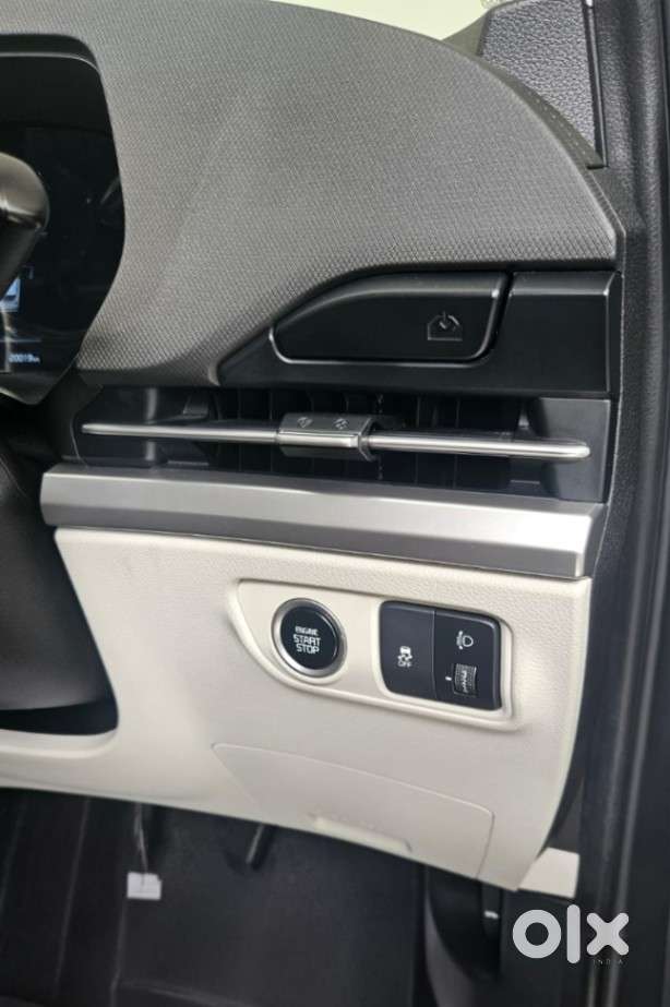 Kia Carens, 2022, Petrol