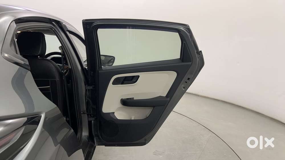 Tata Altroz 1.2 Xt, 2023, Petrol