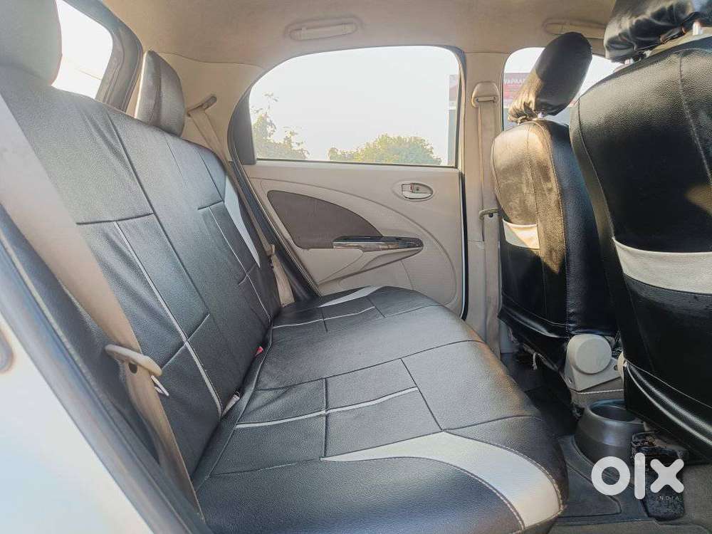 Toyota Etios Liva 1.2 V Dual Tone, 2016, Petrol