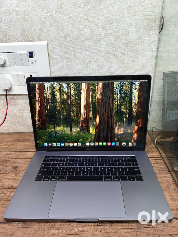 MacBook Pro 15-inch 2019 i7 16GB 256GB Radeon 555X
