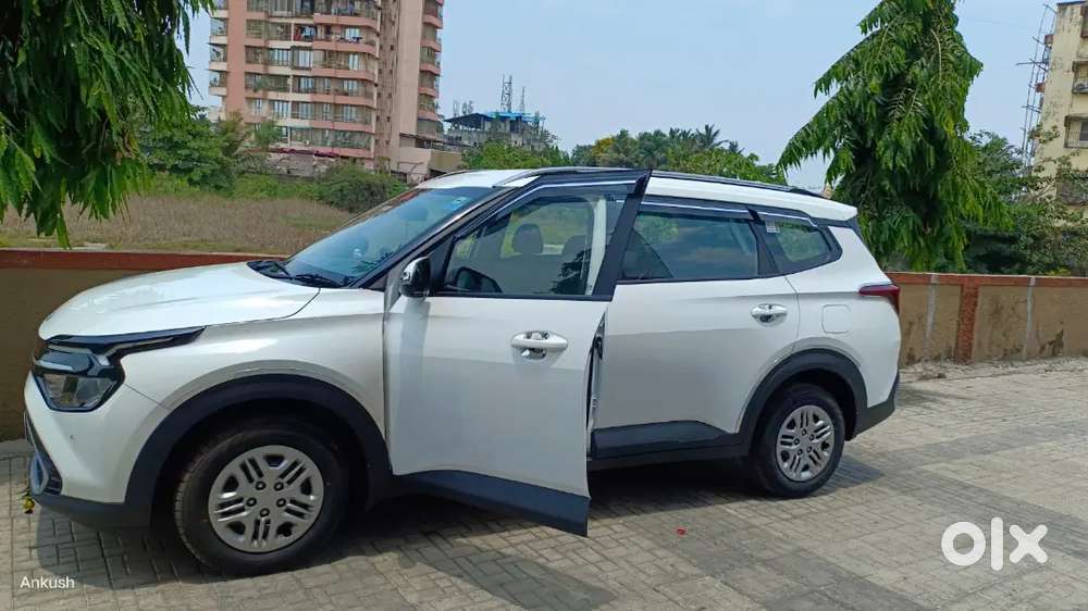 Kia Carens 2023 Petrol 7800 Km Driven