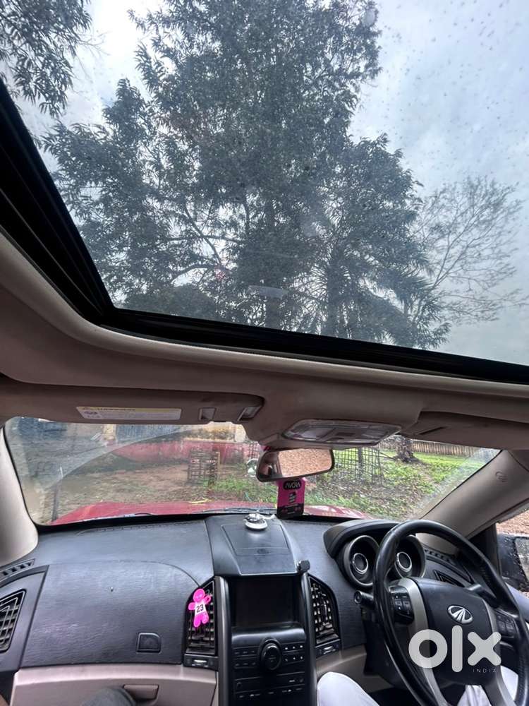 Xuv500 W10 Top Model