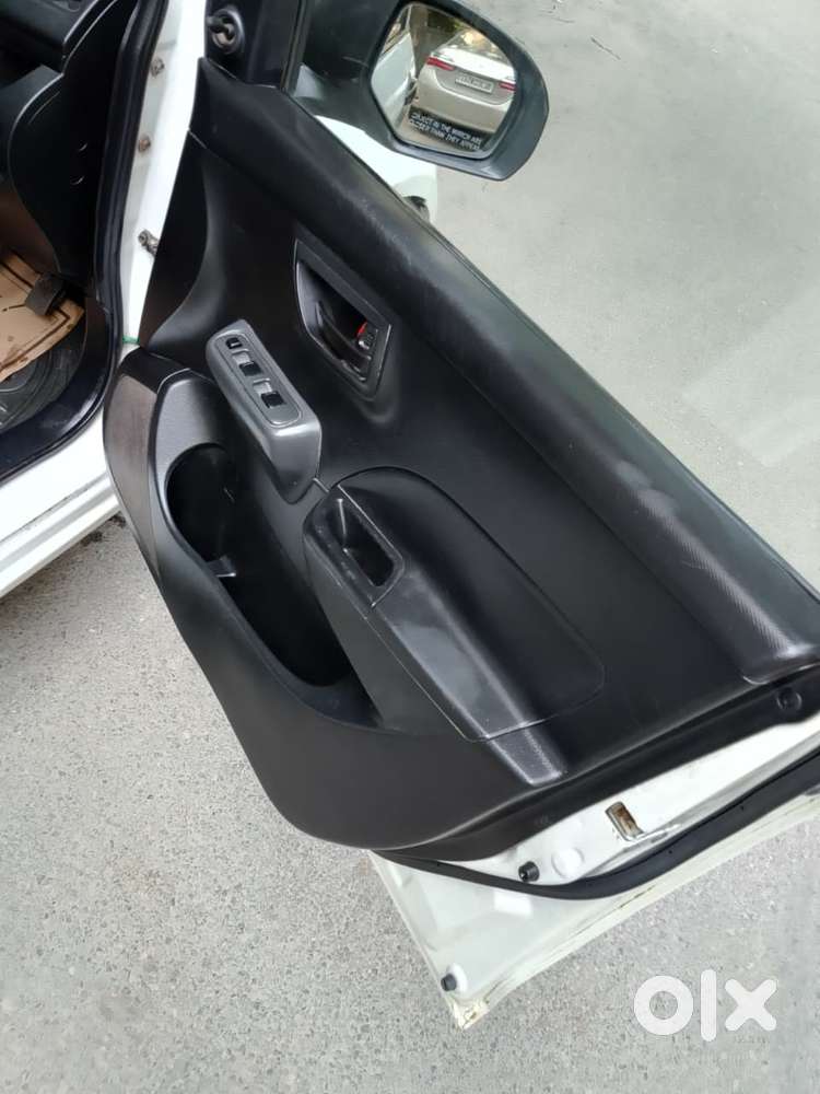 Maruti Suzuki Swift Lxi Bsiv, 2012, Petrol