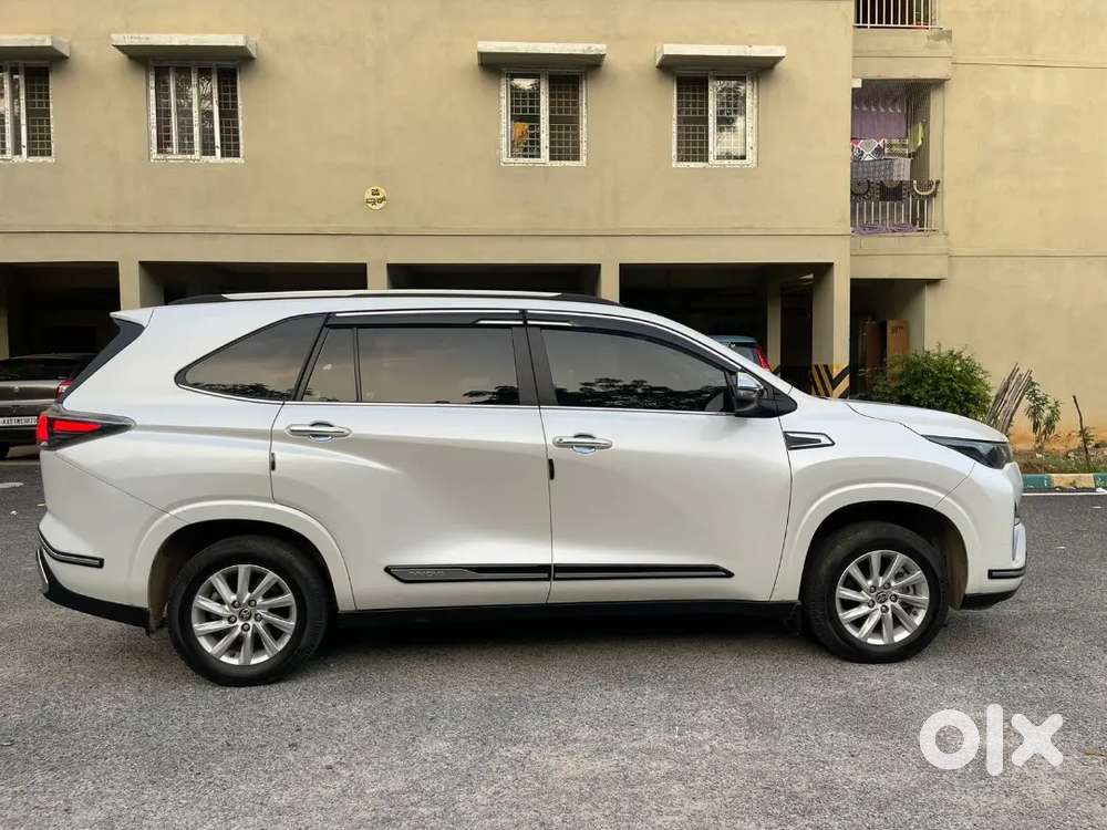 Toyota Innova Hycross 2023 Petrol 63500 Km Driven