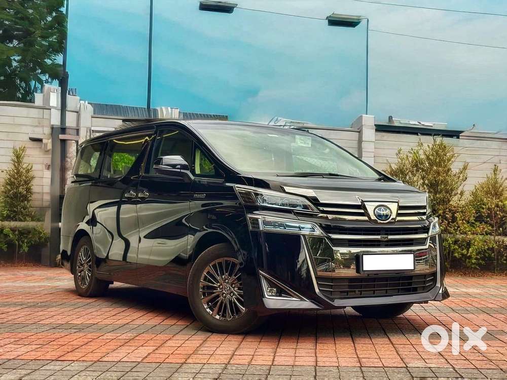 Toyota Vellfire 2.5 Executive Lounge, 2023, Petrol