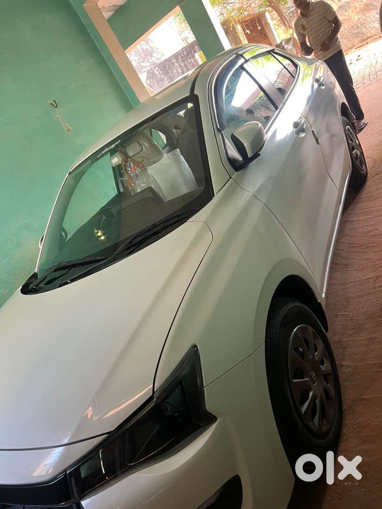 2024 Maruti Dzire Vxi