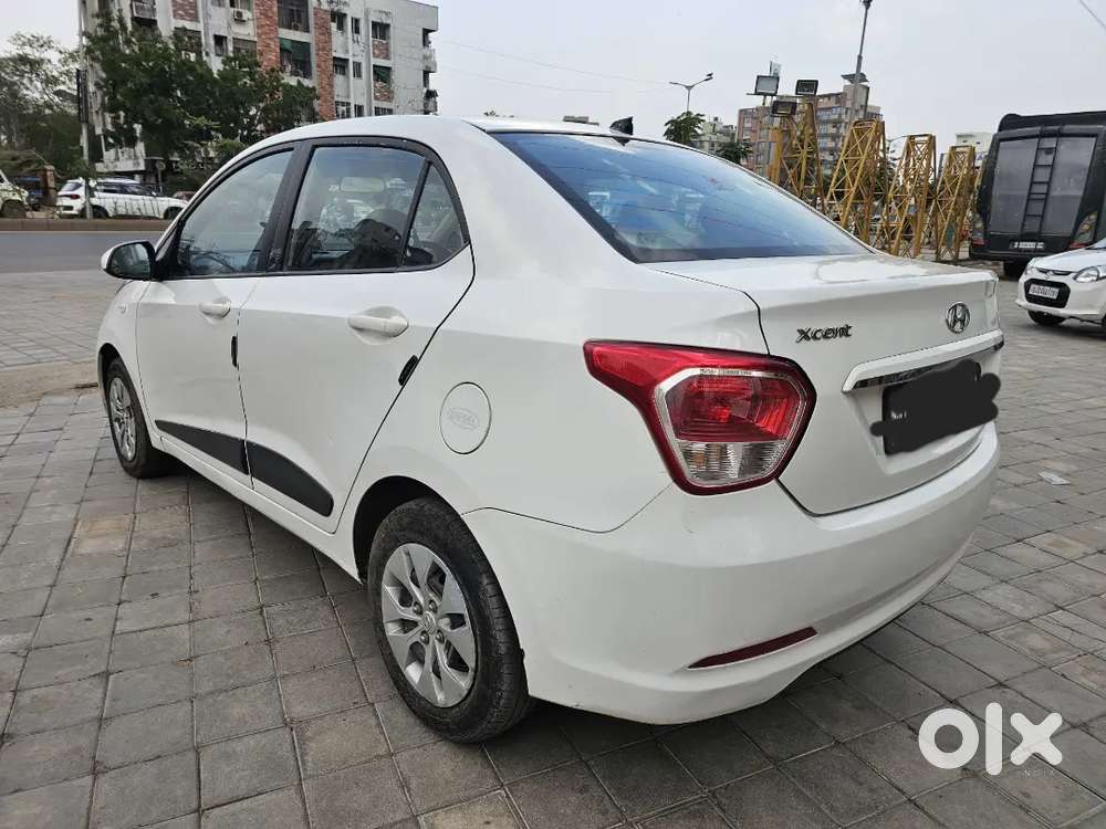 Hondai Xecnt White Colour.