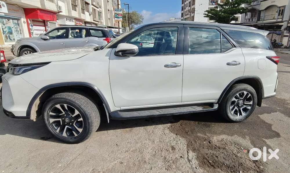 Toyota Fortuner Legender
