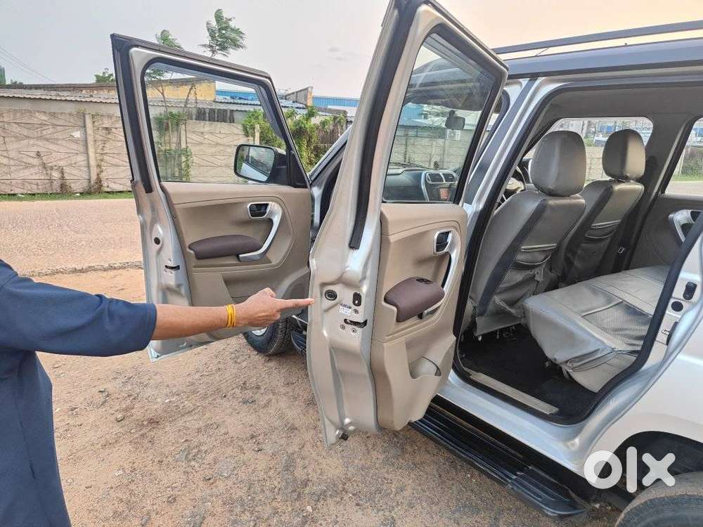 Mahindra Tuv 300 T8, 2018, Petrol