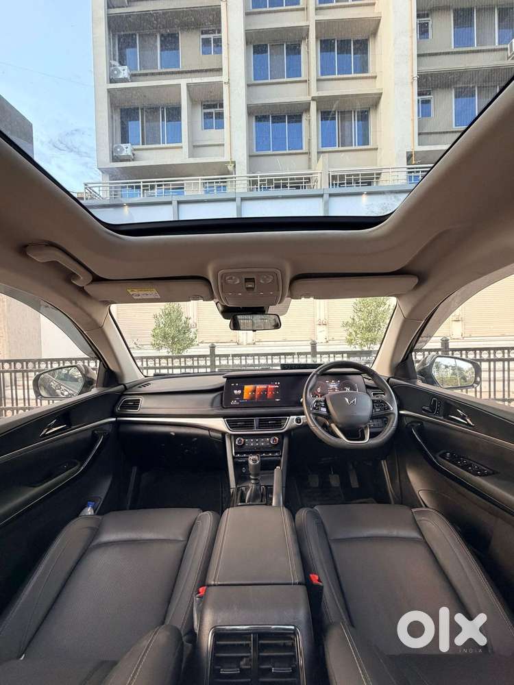Mahindra Xuv700 2.2 Ax 7 Diesel Mt Luxury Pack Str, 2025, Diesel