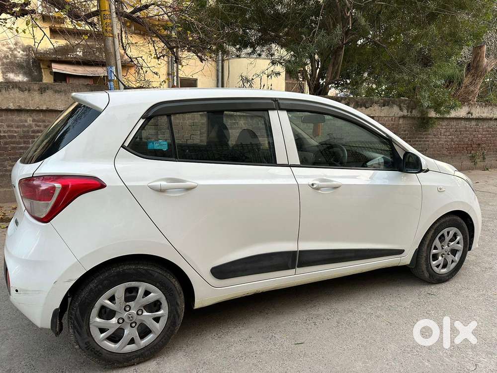 Hyundai Grand I10 1.2 Crdi Sportz Dual Tone, 2017, Diesel