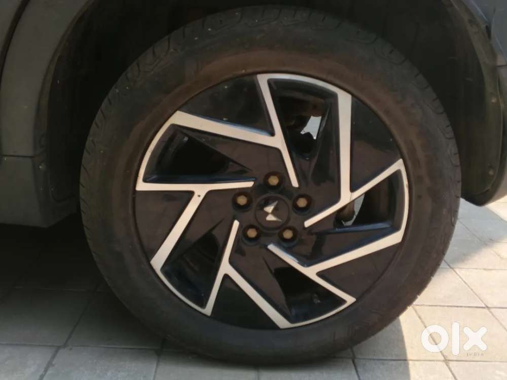 Mahindra Xuv 3xo Ax7l 1.2 Petrol At (pg), 2024, Petrol