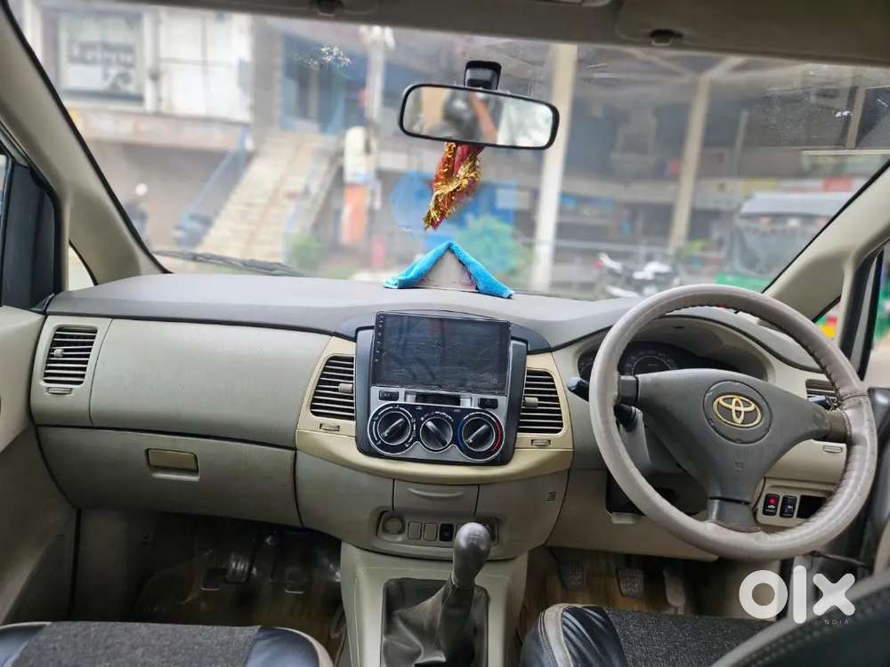 Toyota Innova 2.0 E 2011 Variant