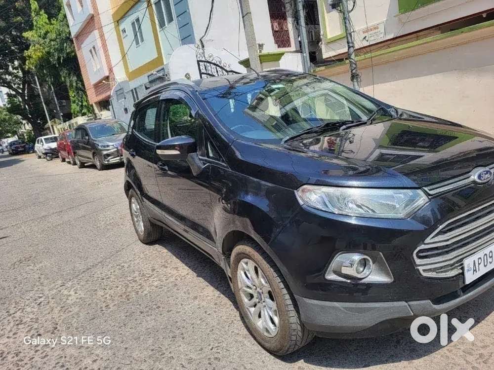 Showroom Track Automatic Ford Ecosport Titanium Petrol 2014 At Amt