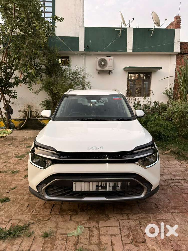Kia Carens Petrol 2023