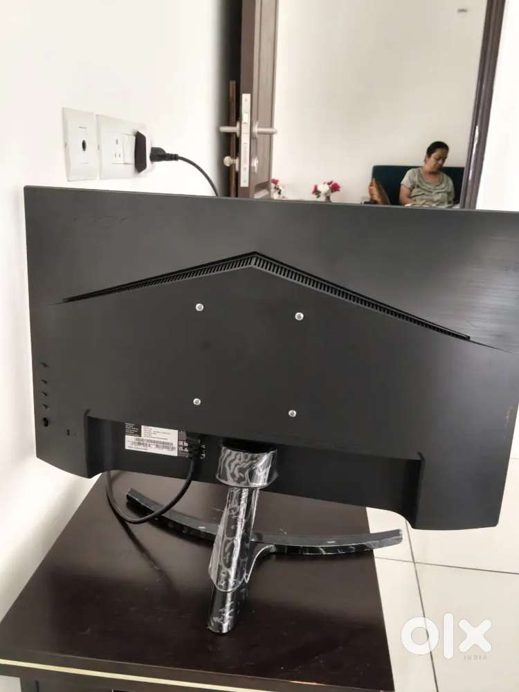 LCD MONITOR IN EXCELLENT CONDITION