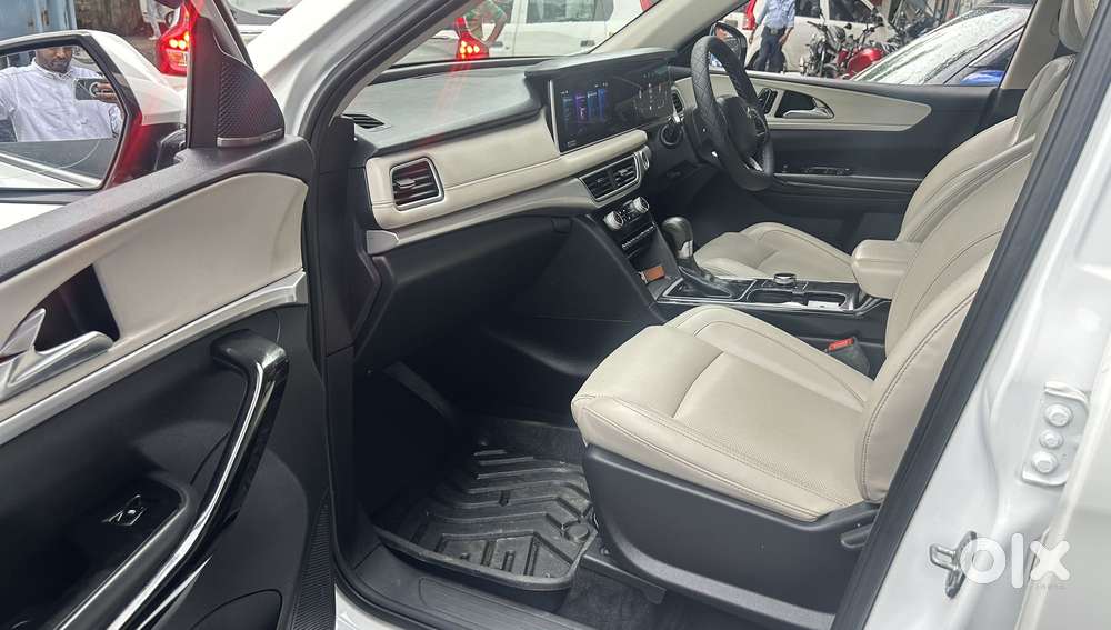 Mahindra Xuv700 2.2 Ax 7 Diesel At Luxury Pack Str, 2023, Diesel