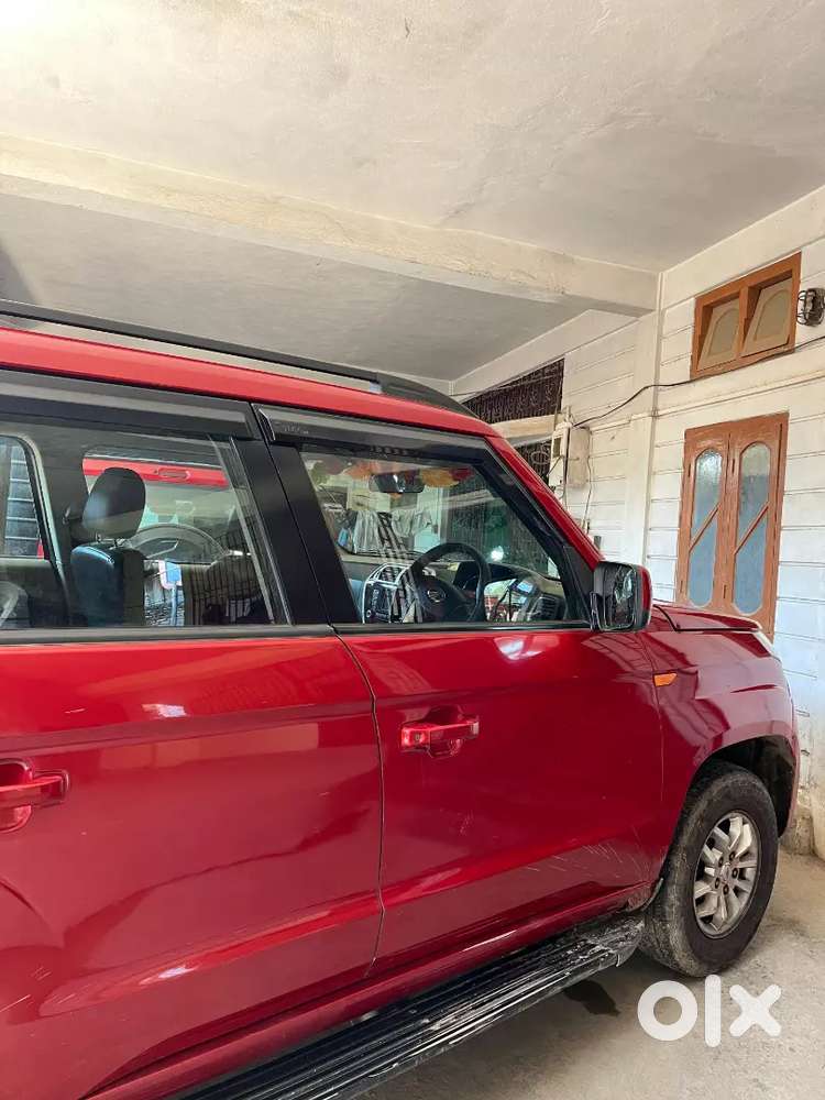 Mahendra Tuv 300 T8