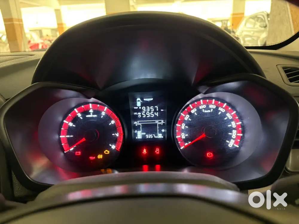 Mahindra Xuv300 2024 Petrol 9350 Km Driven