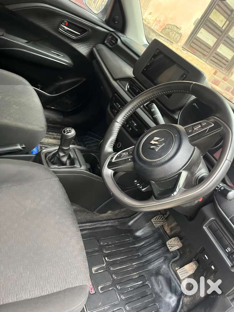 Maruti Suzuki New-gen Dl Registered Swift 2025 Petrol 7990 Km Driven