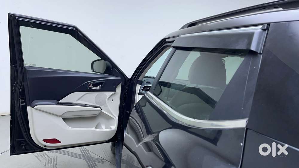 Mahindra Xuv300 W8 Option, 2023, Petrol
