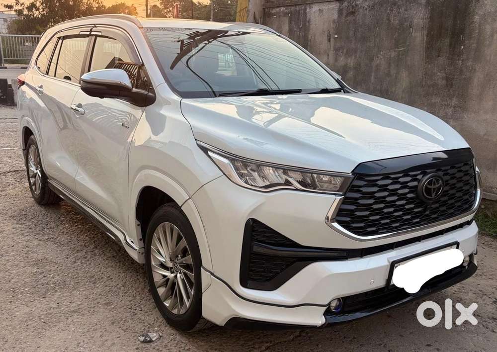 Toyota Innova Hycross, 2025, Petrol