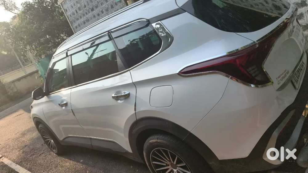 Kia Carens 2024 Petrol Well Maintained