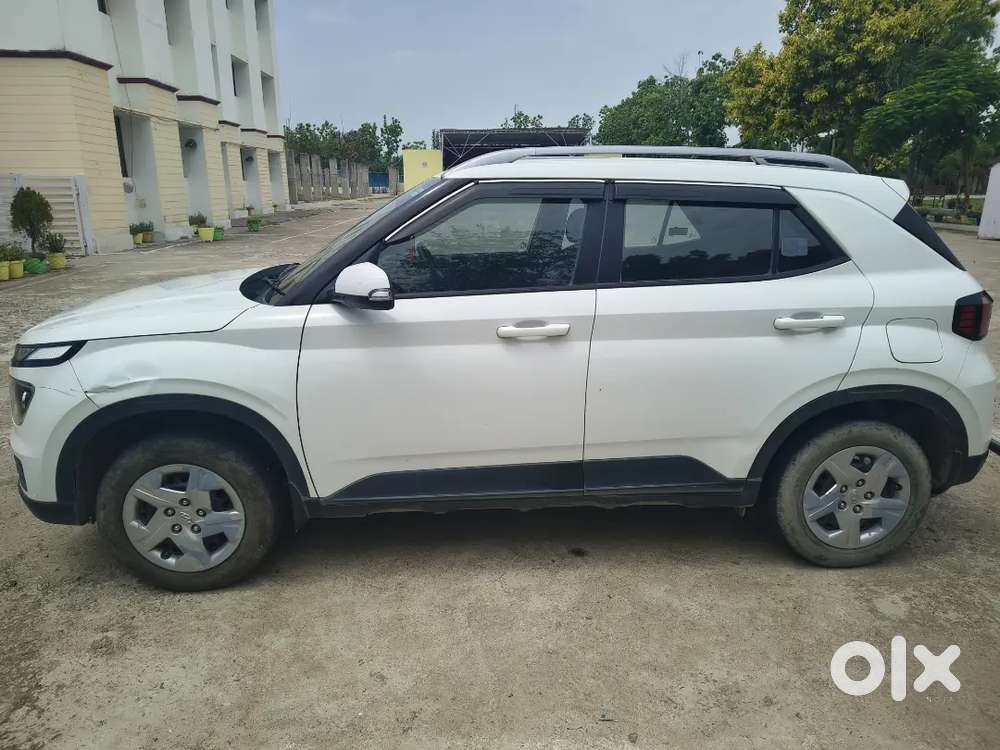 Hyundai Venue 2022 Petrol Well Maintained
