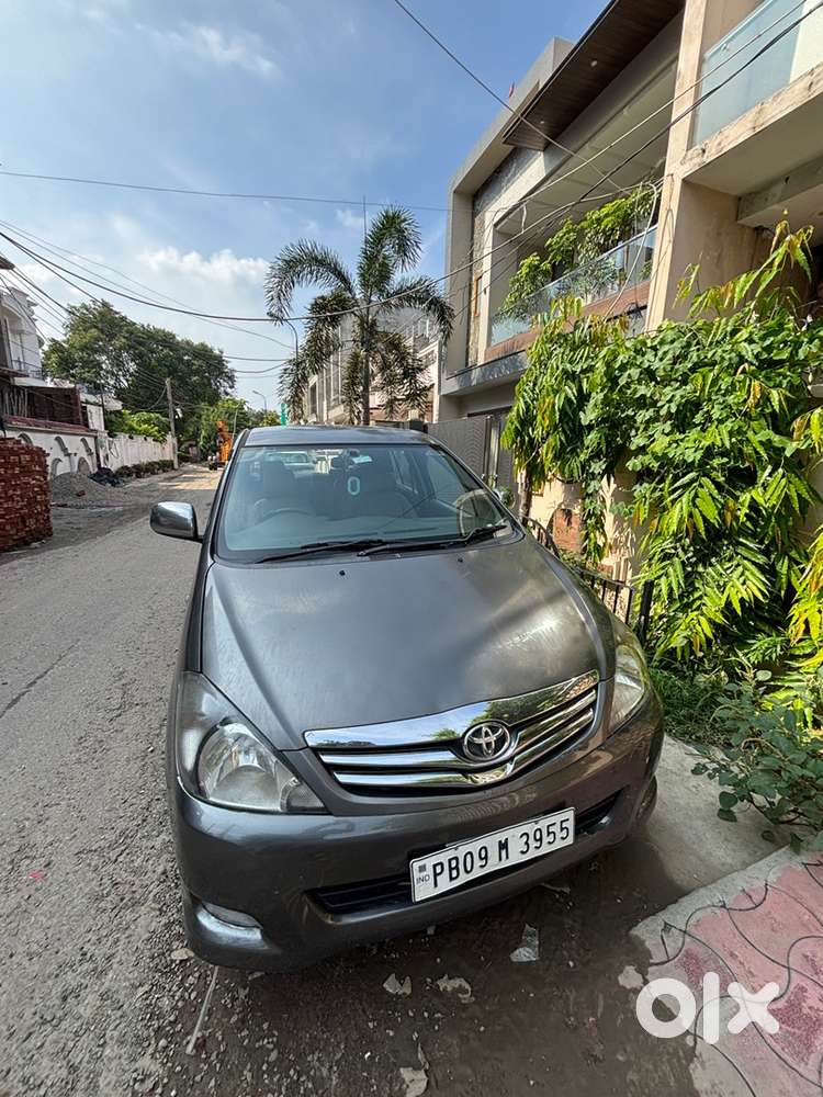 Toyota Innova 2.5 V 2010