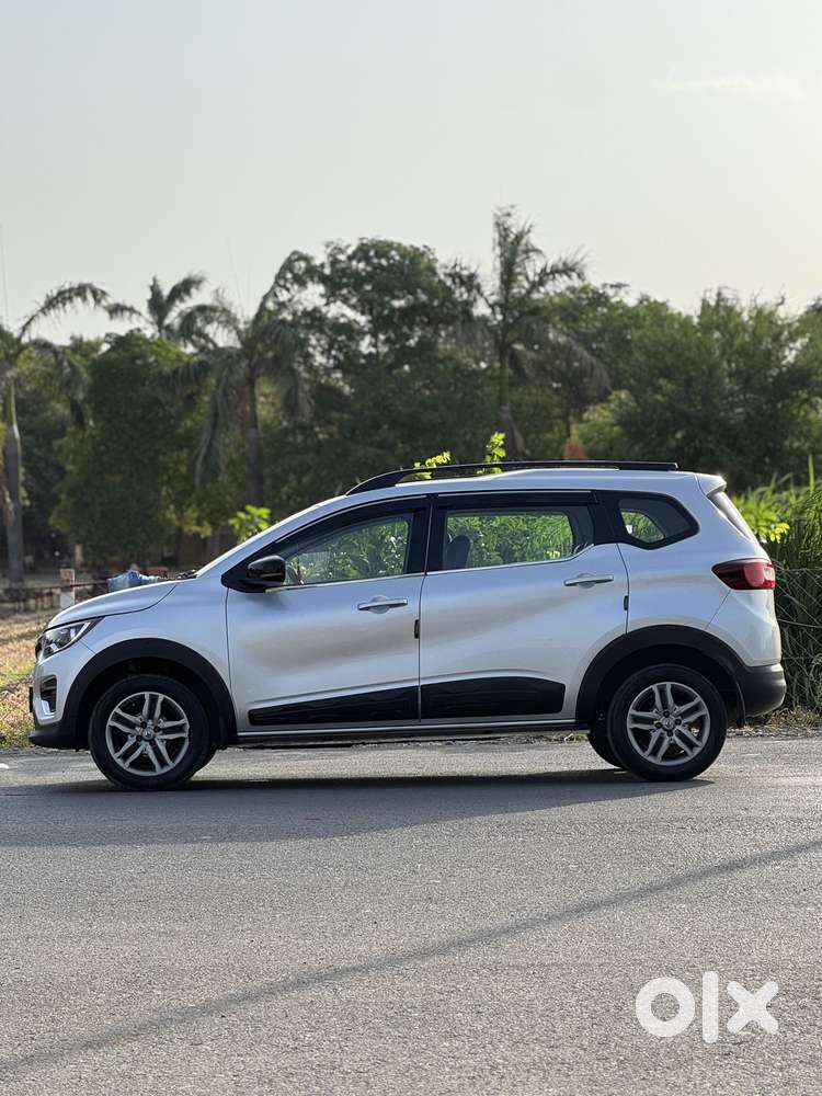 Renault Triber Rxz, 2022, Petrol