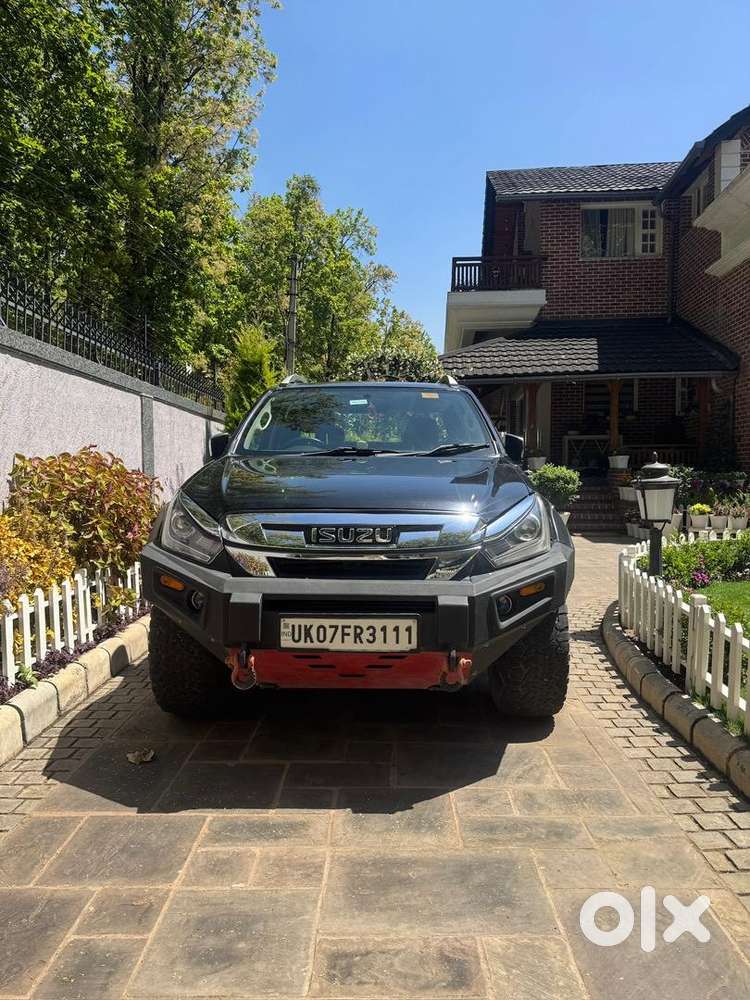 Isuzu D-max V-cross 2023 Diesel Well Maintained