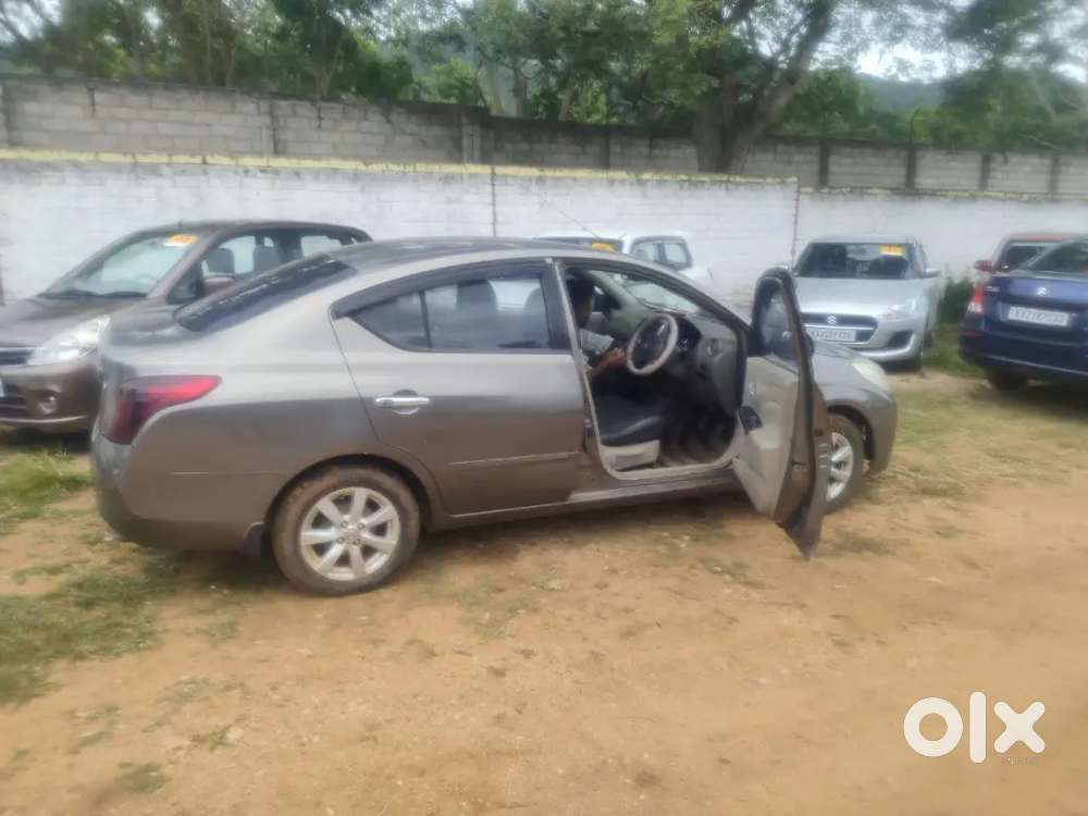 Nissan Sunny 2012