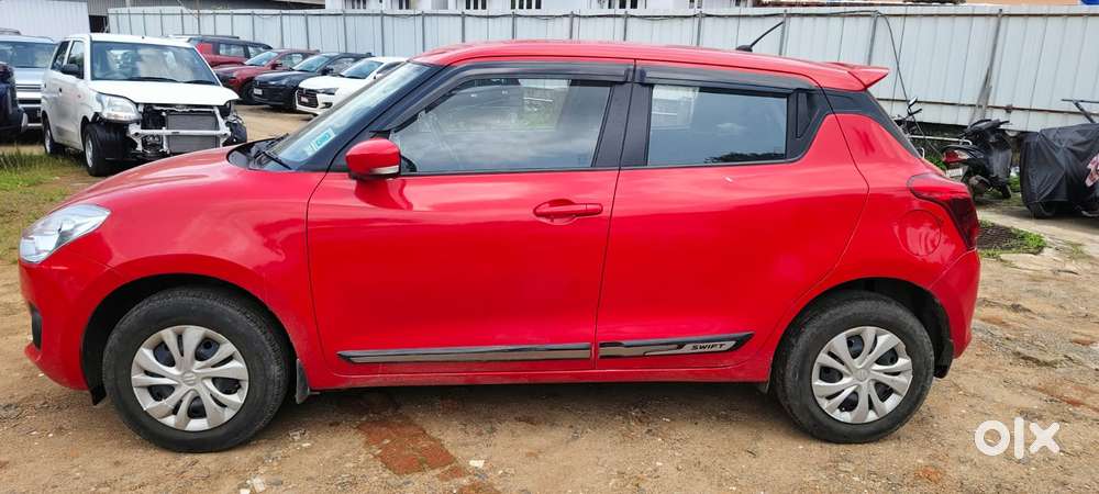 Maruti Suzuki Swift Vxi + Manual, 2022, Petrol