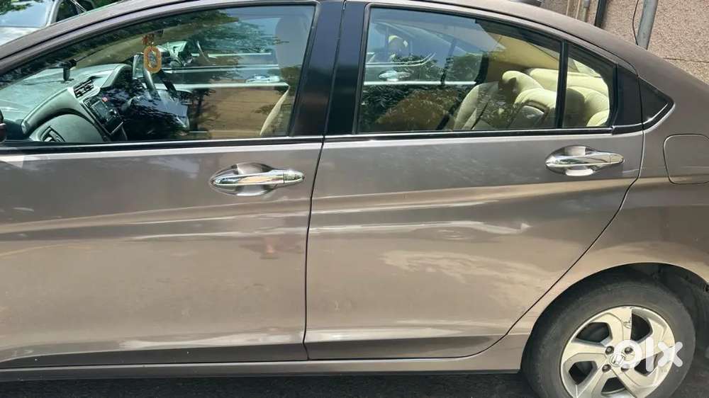 Well Maintained Honda City V Mt 2015