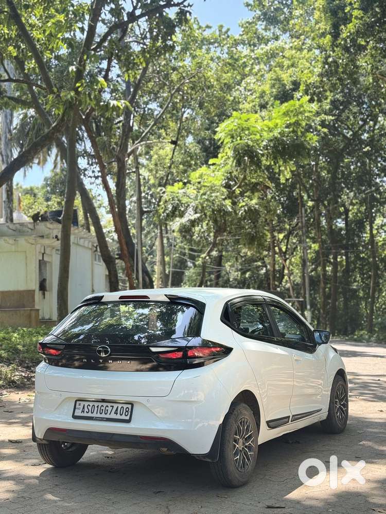 Tata Altroz 1.2 Xe, 2025, Petrol