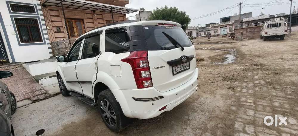 Mahindra Xuv500 . 12 /2017 Variant