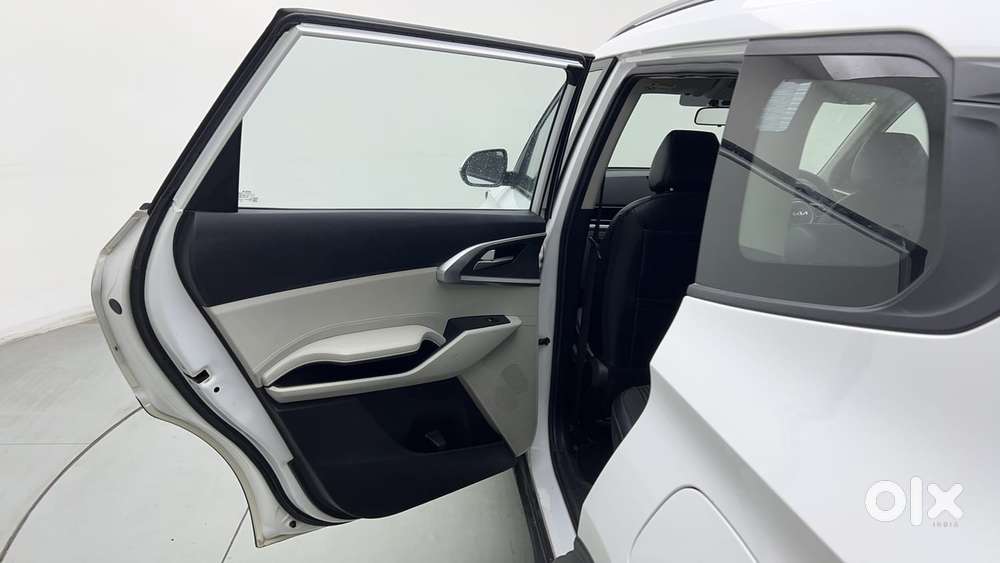 Kia Carens 1.4 Prestige 7 Str, 2023, Petrol