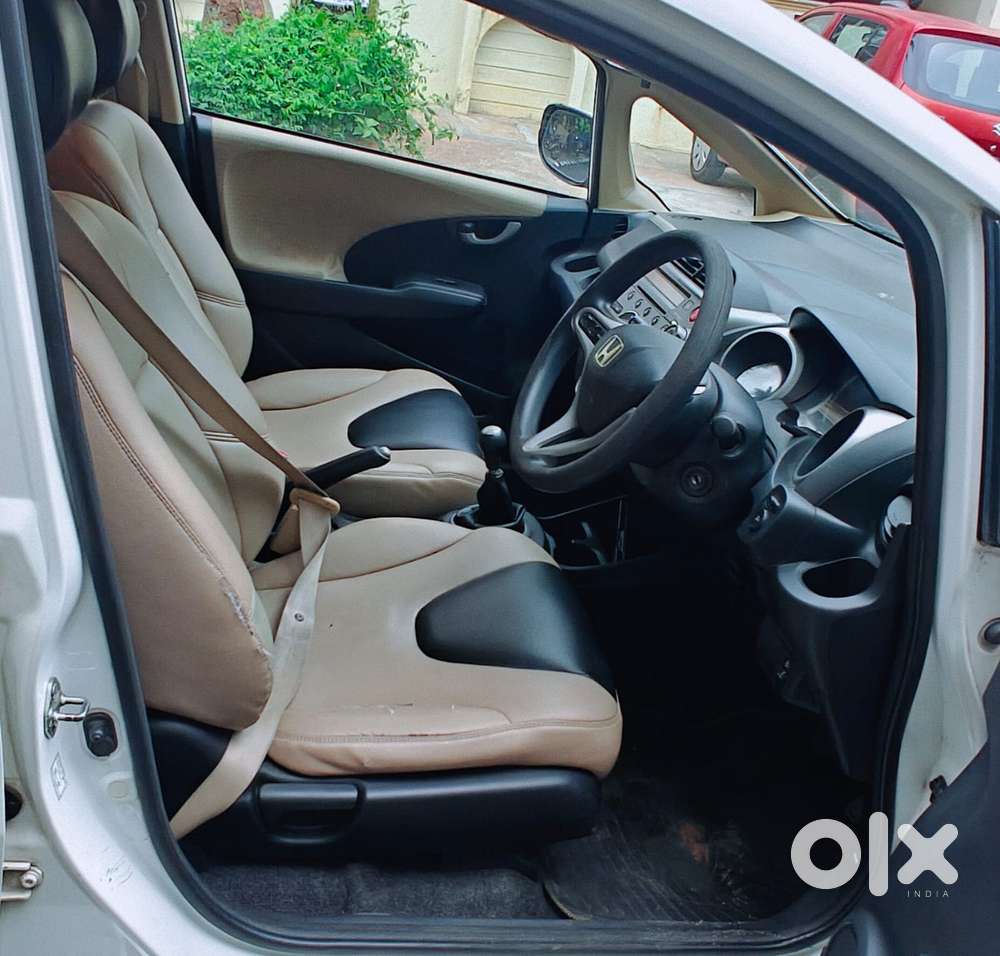 Honda Jazz V Mt Privilege, 2011, Petrol