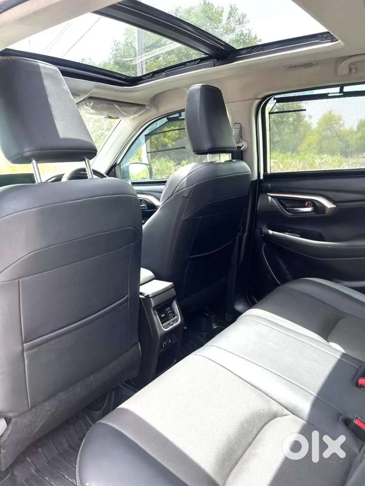 Maruti Suzuki Grand Vitara 1.5 Alpha Plus Intelligent Hybrid Ecvt, 2..