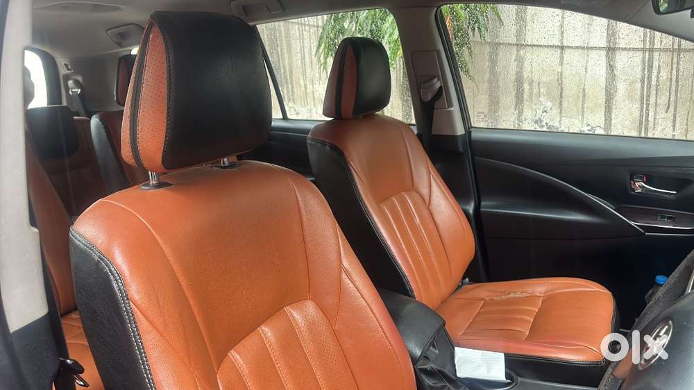 Innova Crysta Automatic 2.8g Captain Seats